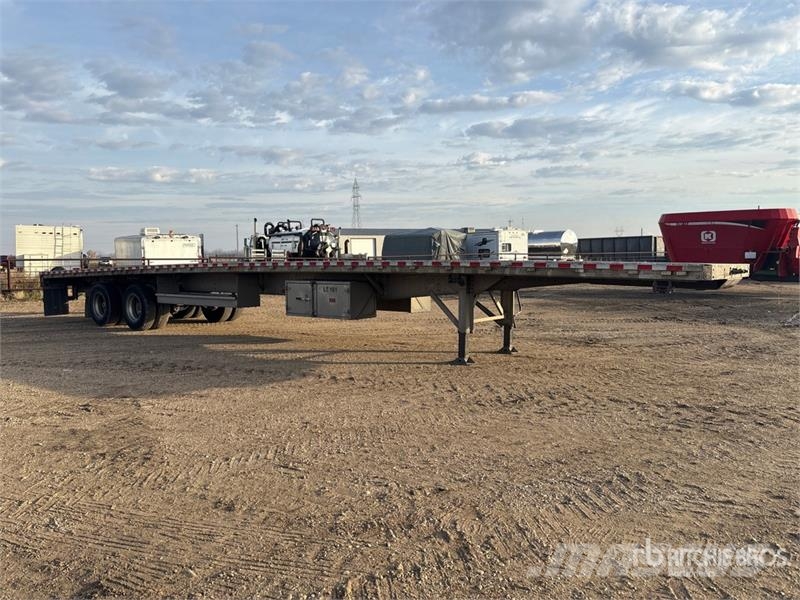 Reitnouer 53 ft T/A Spread Axle Flatbed Trailer Planhengere