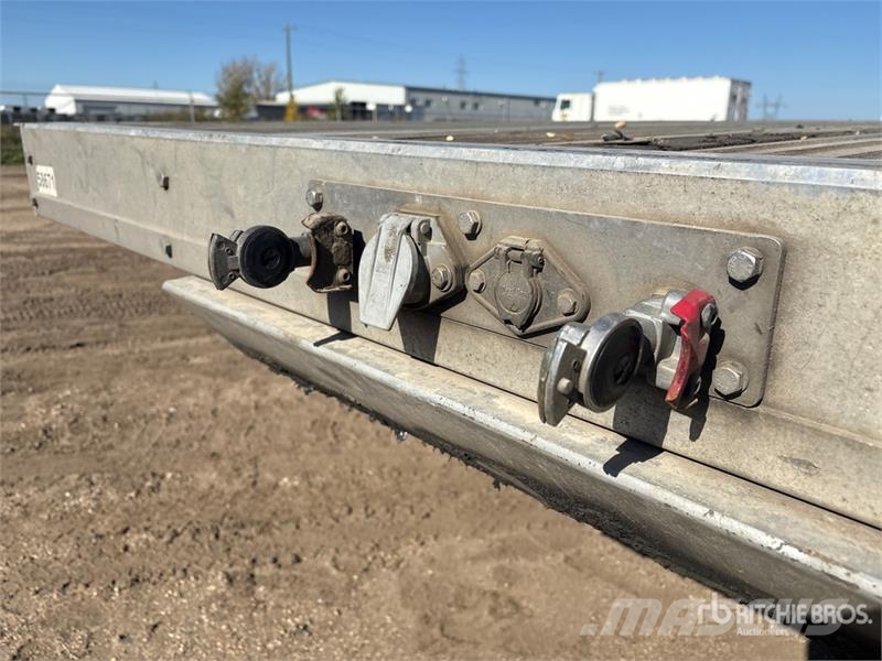 Reitnouer CK90 53 ft T/A Spread Axle Flatbed Trailer Vlakke laadvloer