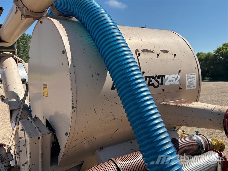 REM Manufacturing Ltd. Midwest 252 Grain Vac Secadores de grãos
