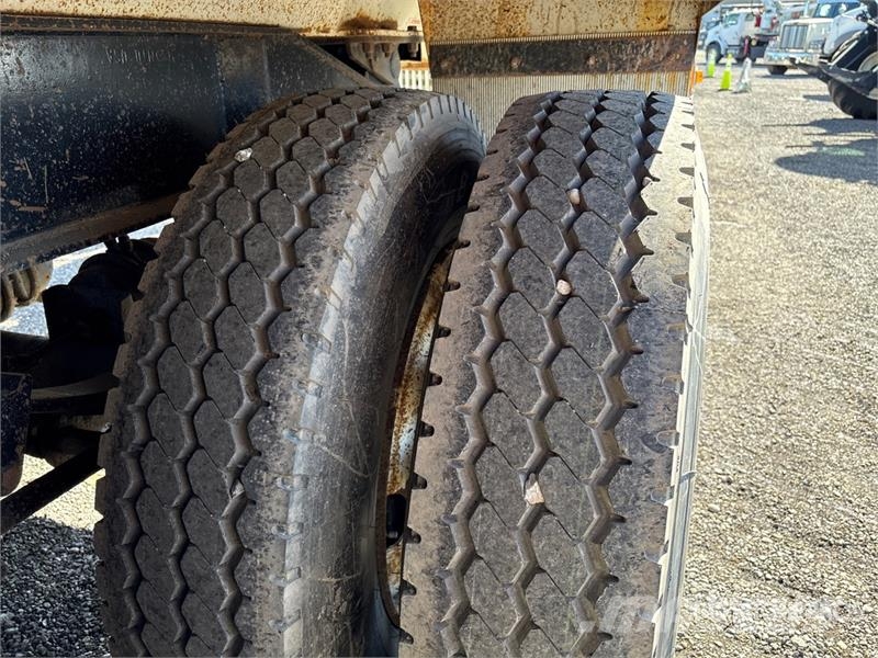 Renn 17 ft Tri/A Pup End Dump Trailer Remorque benne