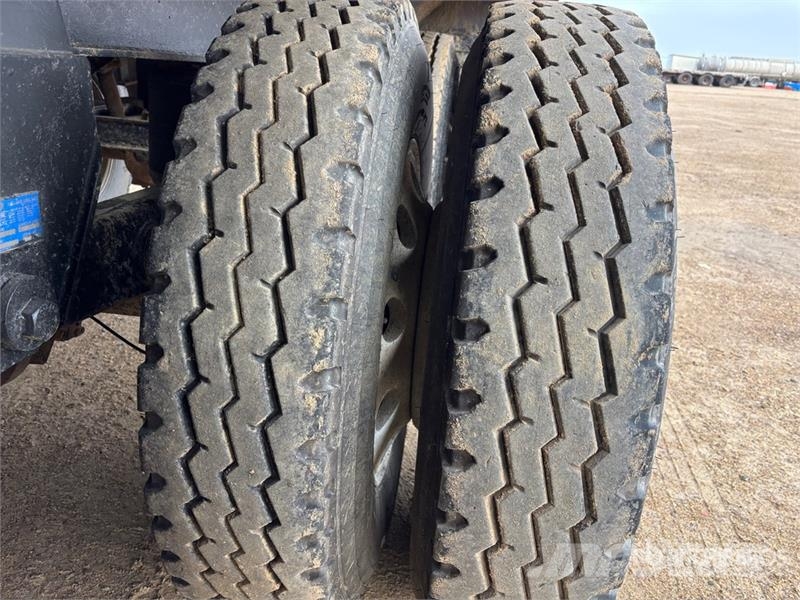 Renn 32 ft Tri/A End Dump Trailer Самоскиди