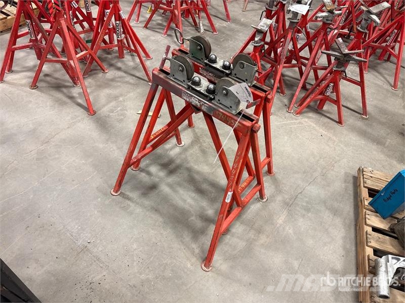  Ridgid of (2) Ridgid AR-99 Pipe Stand Oprema za cevovod