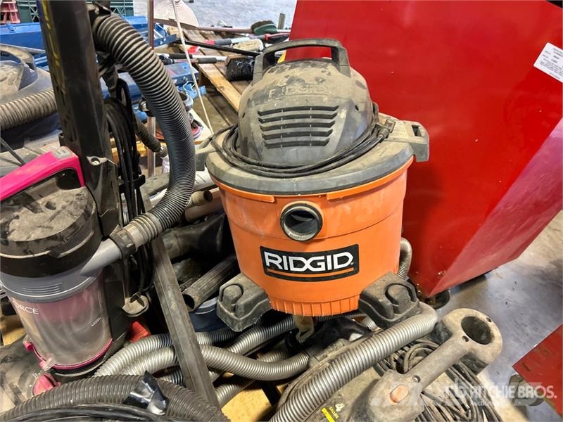 Ridgid of (7) Ridgid Vacuum Cleaner Vysávače