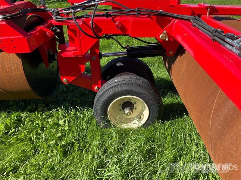 Riteway F3-52 52 ft Land Roller Volai