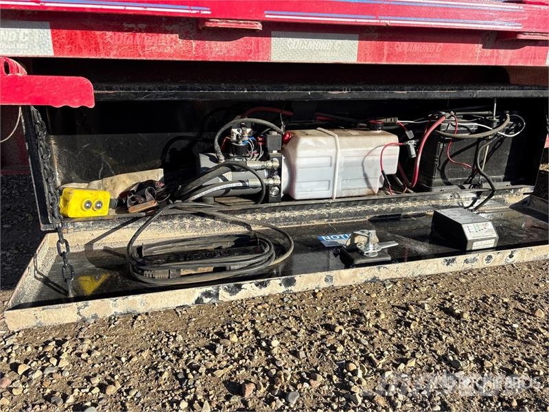 Roadclipper 9900 lb 24 ft T/A Tilt Deck Trailer Low loaders