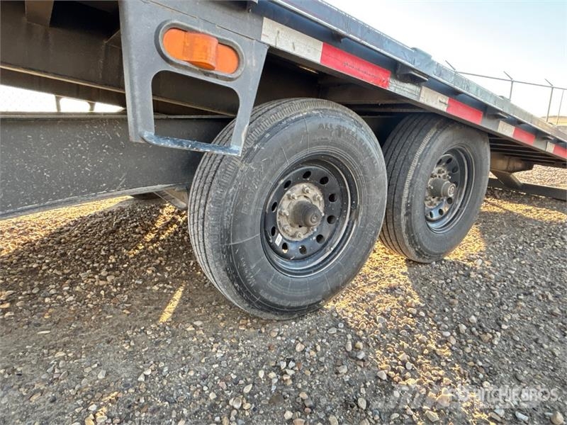 Roadclipper 9910 lb 24 ft T/A Tilt Deck Trailer Low loaders