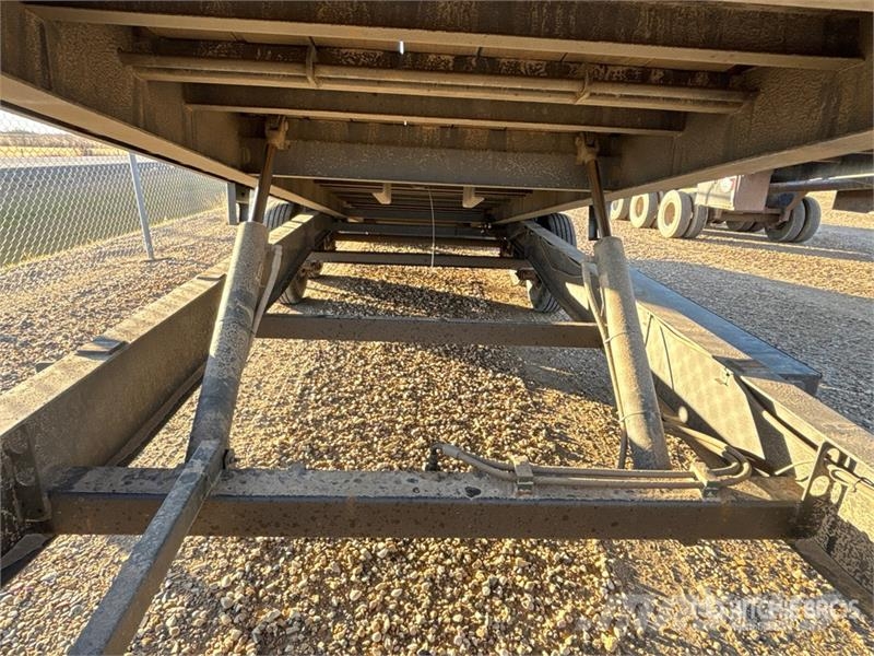 Roadclipper 9910 lb 24 ft T/A Tilt Deck Trailer Low loaders