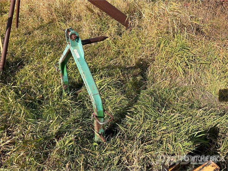  Roblin Welding 44 in 3-Point Bale Spear ملحقات أخرى للجرارات