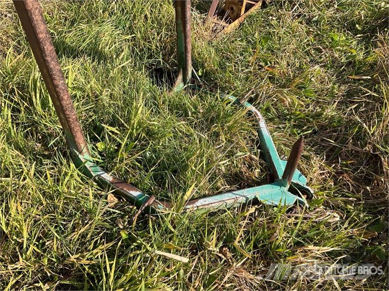  Roblin Welding 44 in 3-Point Bale Spear ملحقات أخرى للجرارات