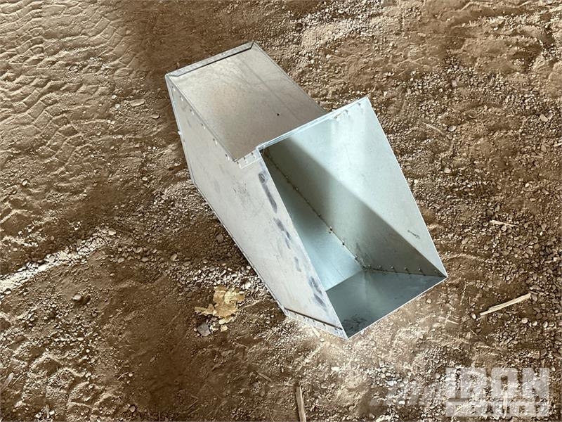  Rocket 9 in x 14 in Elbow Aeration Ducting (Unused Ostale poljoprivredne mašine