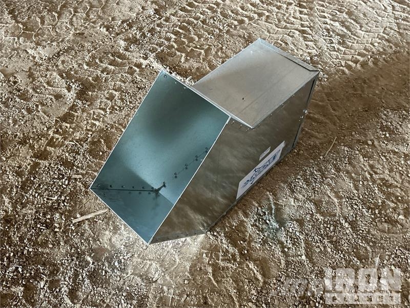  Rocket 9 in x 14 in Elbow Aeration Ducting (Unused Ostale poljoprivredne mašine
