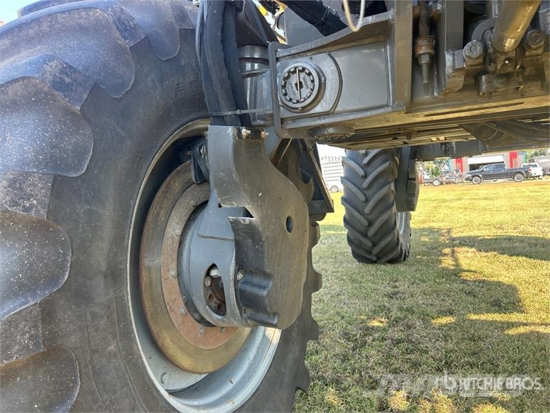 RoGator RG900 120 ft 4x4 High Clearance Floater Self-Prope Selbstfahrende Sprühgeräte