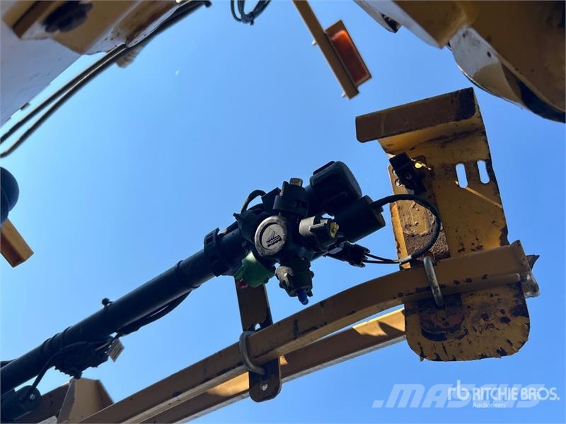 RoGator RG900 120 ft 4x4 High Clearance Floater Self-Prope Selbstfahrende Sprühgeräte