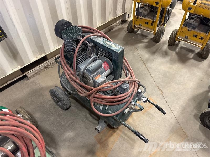 ROLAIR 5520K17 7.3 cfm Electric 20 gal Air Compressor مكابس