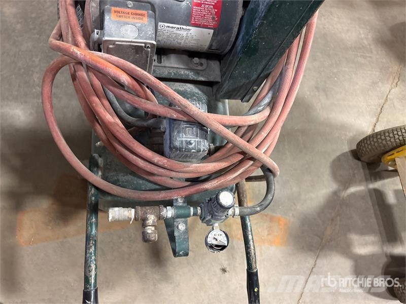 ROLAIR 5520K17 7.3 cfm Electric 20 gal Air Compressor مكابس