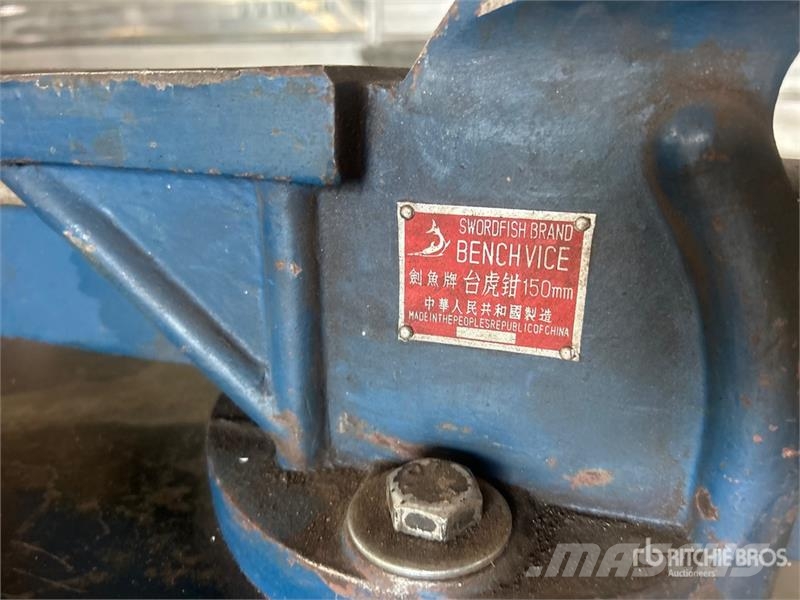 Rolling Shop Workbench w/ Bench Vise & Tools مكونات أخرى