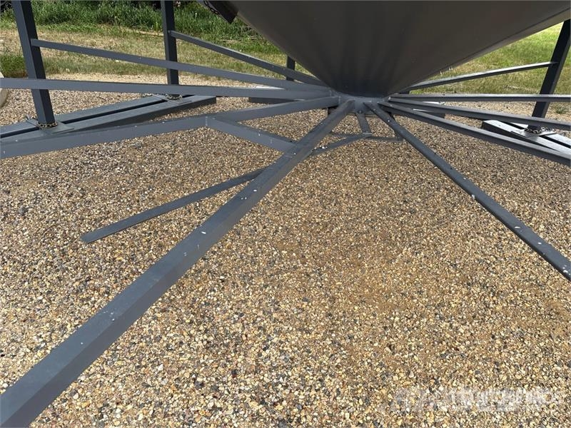 Rosco +/- 4400 bu 6 Ring Hopper Grain Bin وحدات / آلات معالجة المحاصيل وتخزينها - أخرى