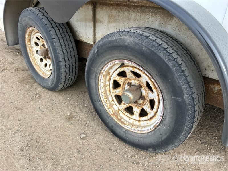 Royal 15 ft T/A Enclosed Trailer Prikolice sa sandukom