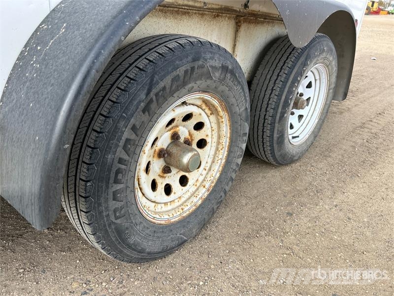 Royal 15 ft T/A Enclosed Trailer Prikolice sa sandukom
