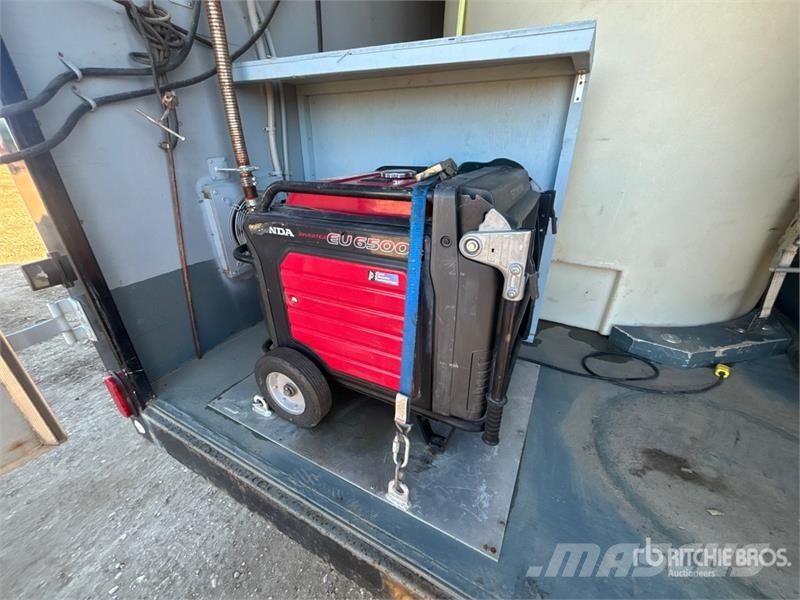 Royal Cargo 17 ft T/A Emergency Shower Unit Enclosed Tra Van Body Trailers
