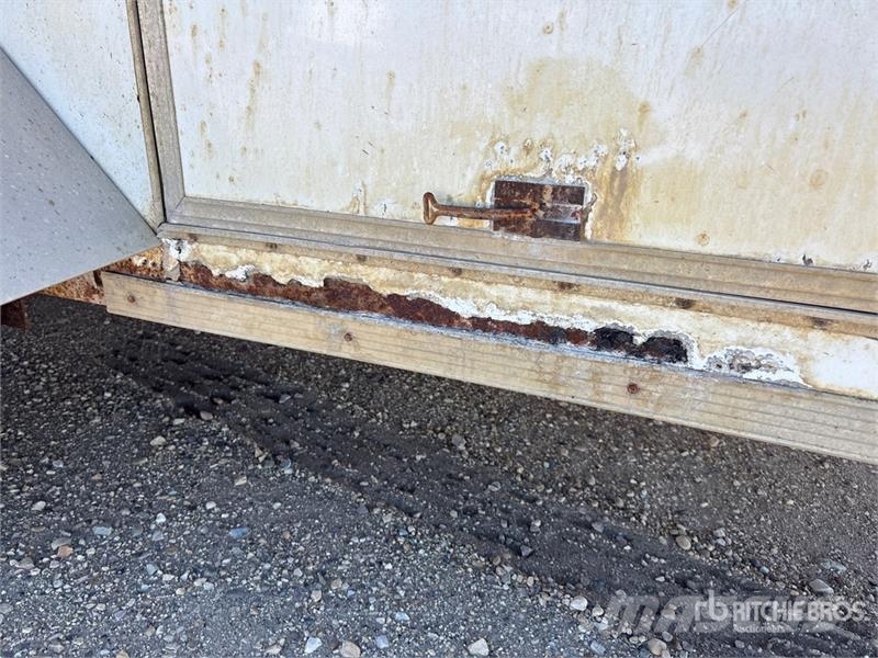 Royal Cargo XRCHT3561472 T/A 13 ft 6 in Enclosed Trailer Furgoonhaagised