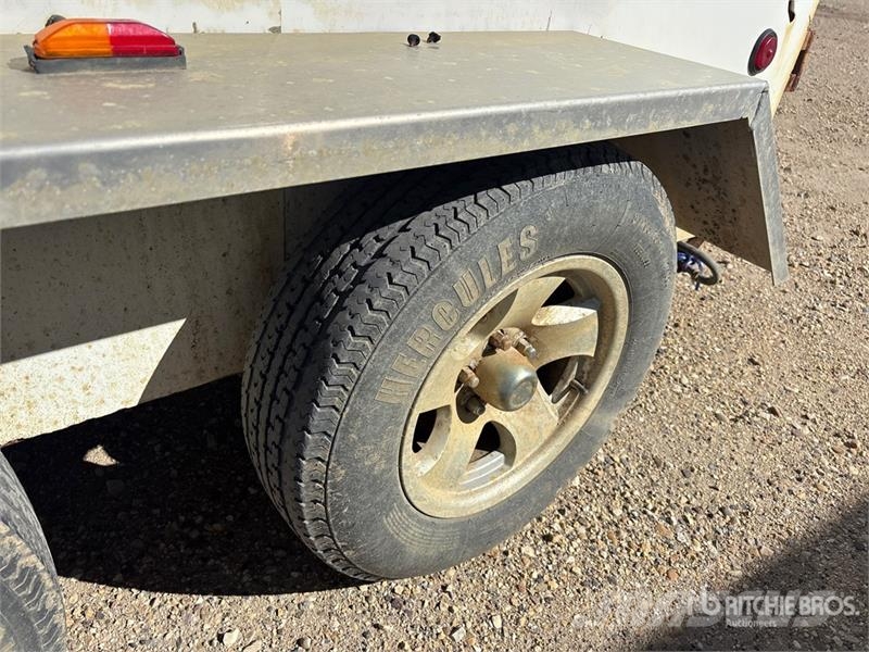 Royal Cargo XRCHT3561472 T/A 13 ft 6 in Enclosed Trailer Furgoonhaagised