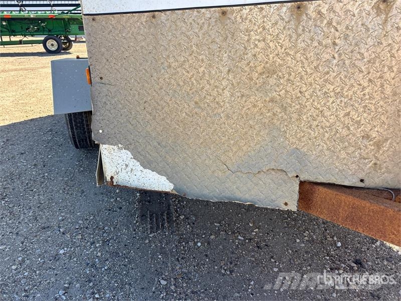 Royal Cargo XRCHT3561472 T/A 13 ft 6 in Enclosed Trailer Furgoonhaagised