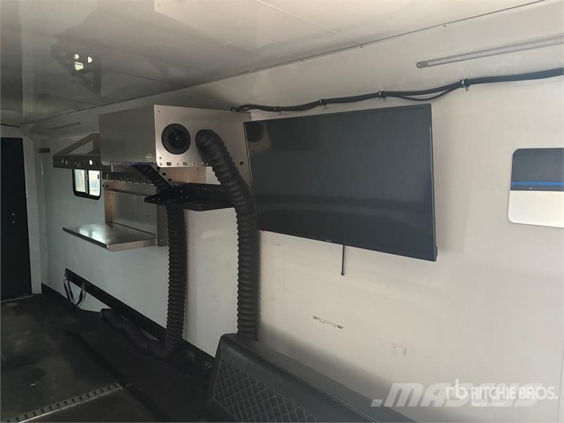 Royal CGT70 26 ft T/A Gooseneck Enclosed Trailer مقطورات ذات هيكل صندوقي