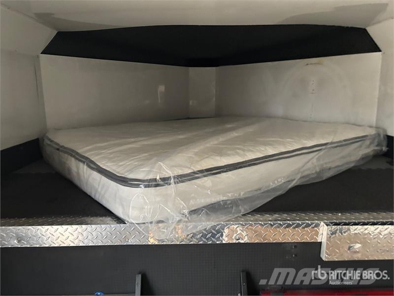 Royal CGT70 26 ft T/A Gooseneck Enclosed Trailer مقطورات ذات هيكل صندوقي