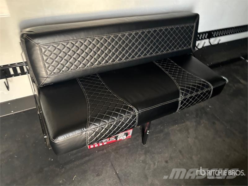Royal CGT70 26 ft T/A Gooseneck Enclosed Trailer مقطورات ذات هيكل صندوقي