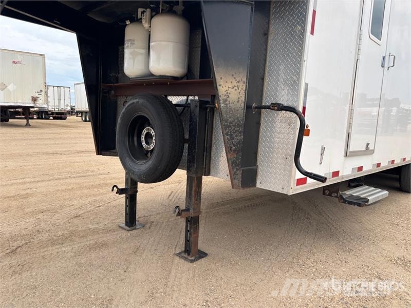Royal CGT70 26 ft T/A Gooseneck Enclosed Trailer مقطورات ذات هيكل صندوقي