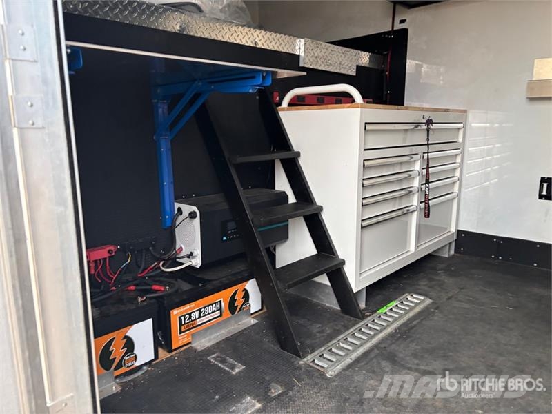 Royal CGT70 26 ft T/A Gooseneck Enclosed Trailer مقطورات ذات هيكل صندوقي