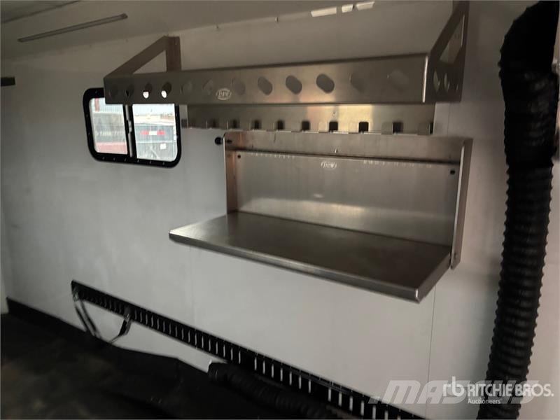 Royal CGT70 26 ft T/A Gooseneck Enclosed Trailer مقطورات ذات هيكل صندوقي