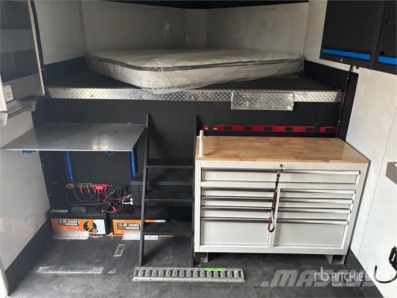 Royal CGT70 26 ft T/A Gooseneck Enclosed Trailer مقطورات ذات هيكل صندوقي