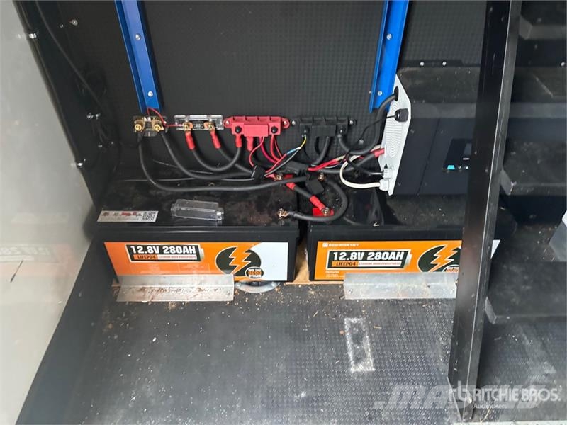 Royal CGT70 26 ft T/A Gooseneck Enclosed Trailer مقطورات ذات هيكل صندوقي