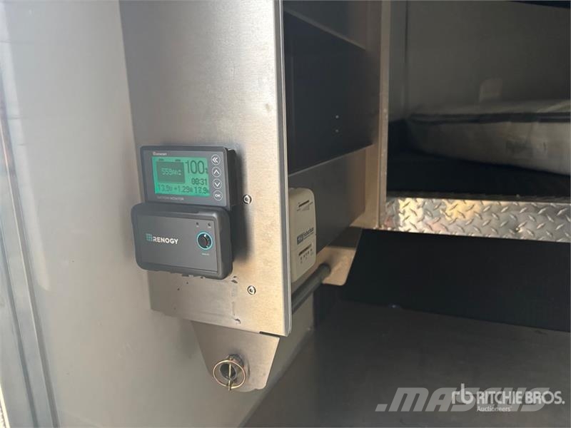 Royal CGT70 26 ft T/A Gooseneck Enclosed Trailer مقطورات ذات هيكل صندوقي