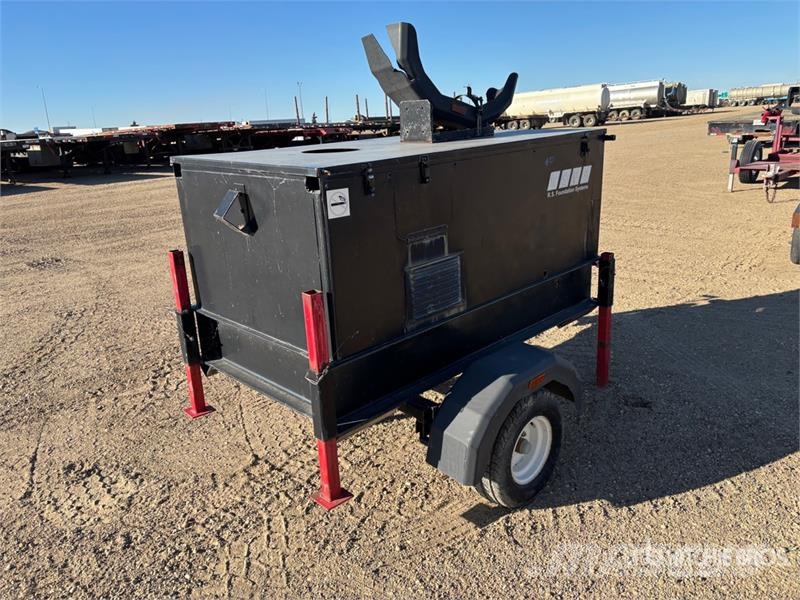 S/A 40 in x 70 in Enclosed Trailer Remorque Fourgon