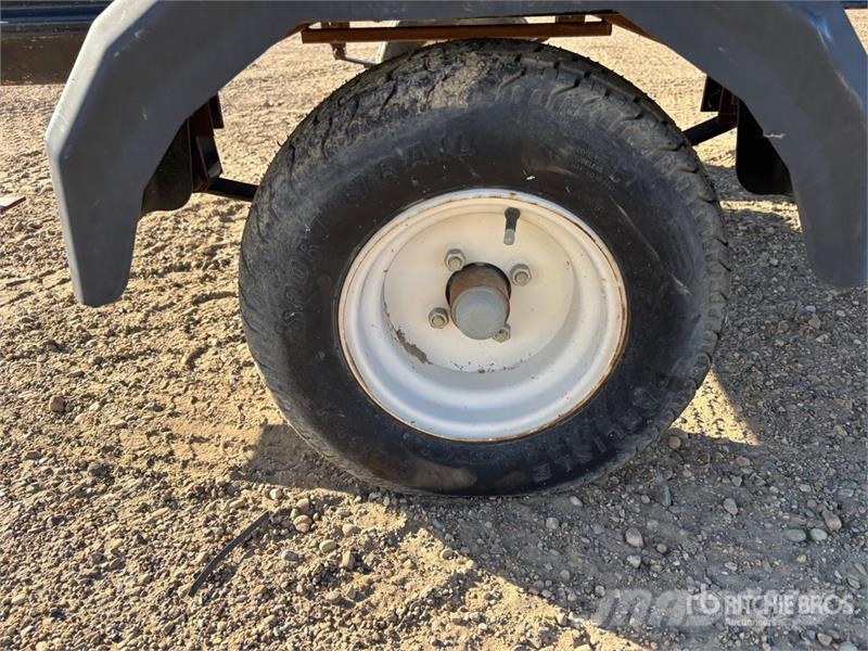 S/A 40 in x 70 in Enclosed Trailer Remorque Fourgon