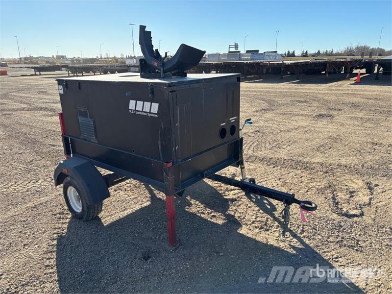 S/A 40 in x 70 in Enclosed Trailer Remorque Fourgon