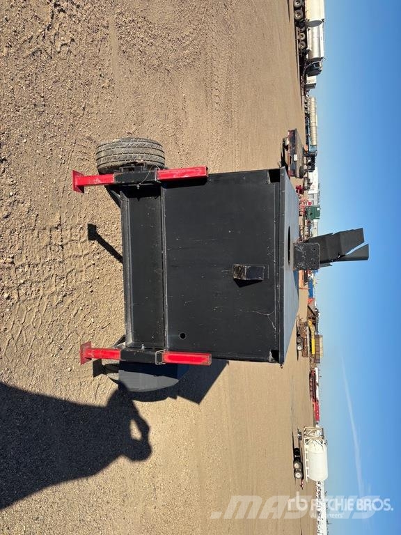 S/A 40 in x 70 in Enclosed Trailer Remorque Fourgon