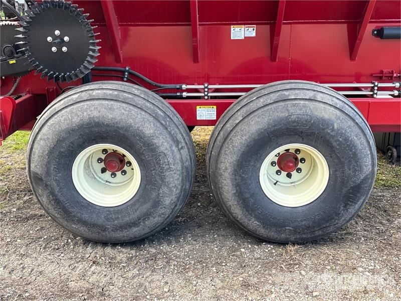 Salford BBI Trooper 80 ft T/A Fertilizer Spreader Самоходные опрыскиватели