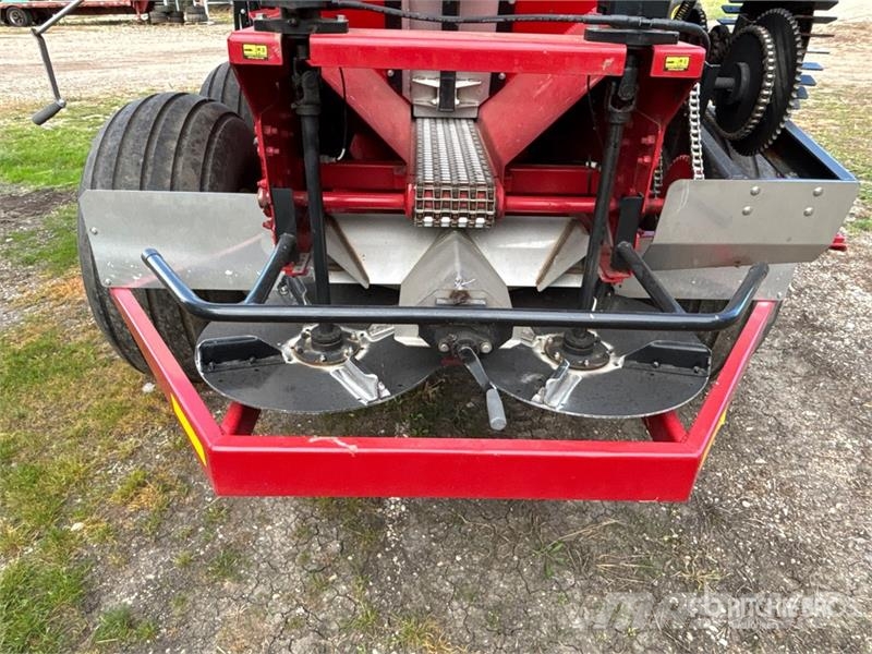Salford BBI Trooper 80 ft T/A Fertilizer Spreader Самоходные опрыскиватели
