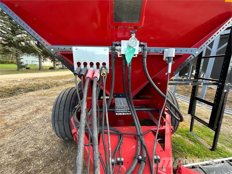 Salford BBI Trooper 80 ft T/A Fertilizer Spreader Самоходные опрыскиватели