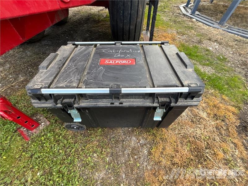 Salford BBI Trooper 80 ft T/A Fertilizer Spreader Самоходные опрыскиватели