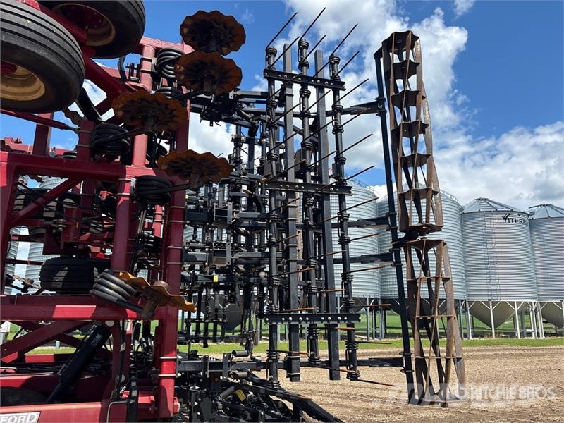 Salford I2150 50 ft Vertical Disc Disc harrows
