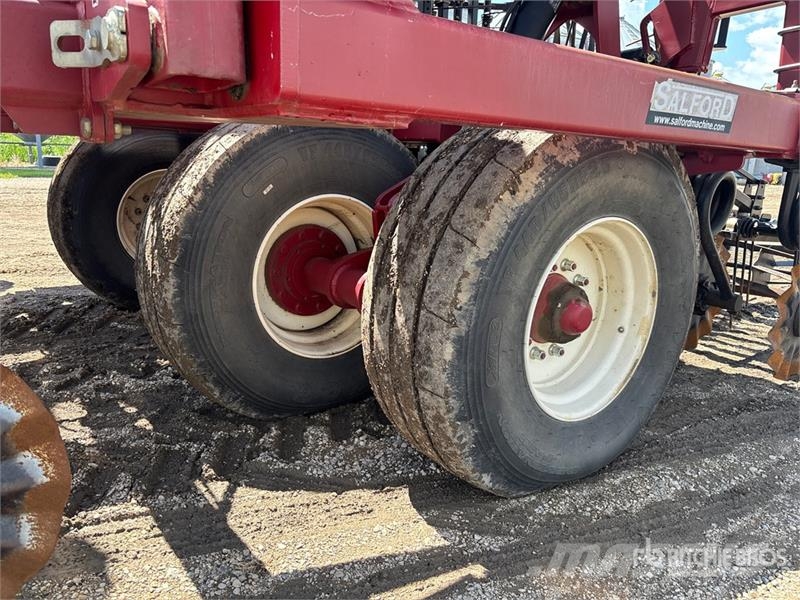 Salford I2150 50 ft Vertical Disc Disc harrows