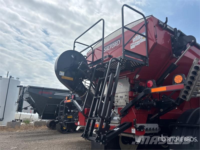 Salford Valmar 9620 72 ft T/A Fertilizer Spreader معدات رش أسمدة