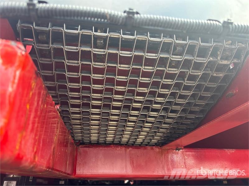 Salford Valmar 9620 72 ft T/A Fertilizer Spreader معدات رش أسمدة