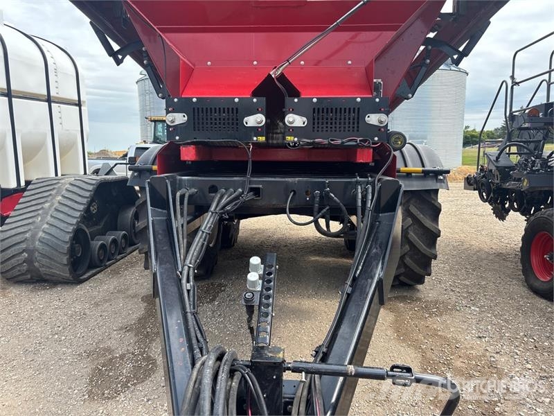Salford Valmar 9620 72 ft T/A Fertilizer Spreader معدات رش أسمدة