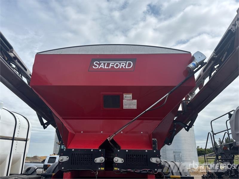Salford Valmar 9620 72 ft T/A Fertilizer Spreader معدات رش أسمدة